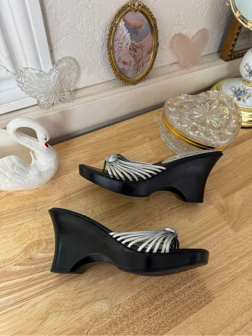 ✨Iconic early 2000s Steve Madden Y2K silver strappy wedge heels ✨ size 7.5 - Picture 7 of 13
